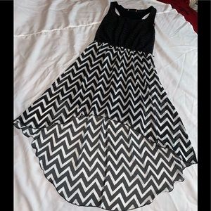 Black and white chevron print dress w/ lace detail